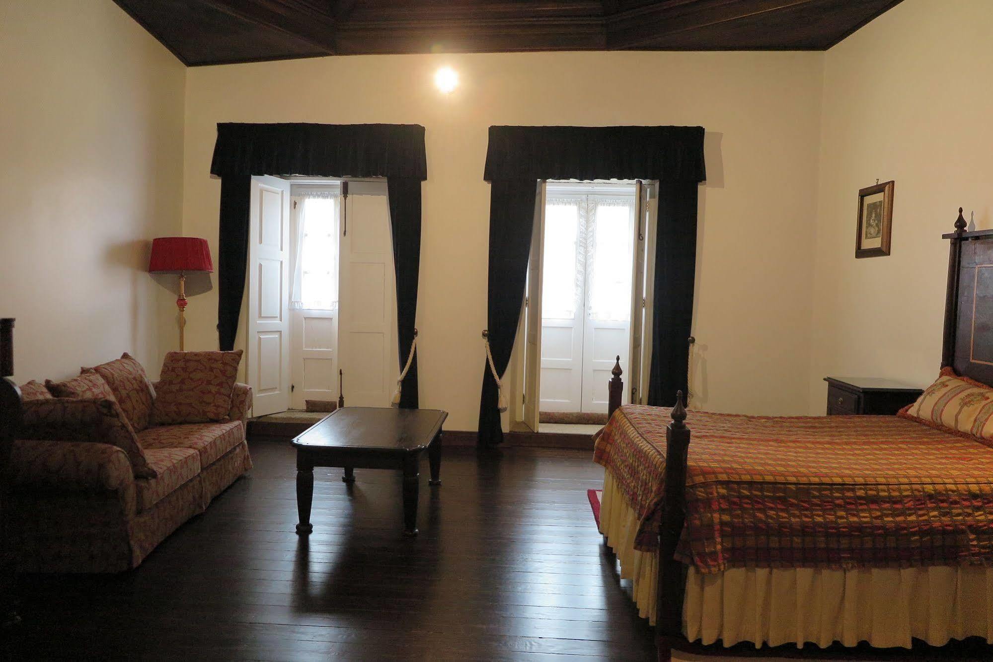 Hotel Solar De Santa Maria Bragança Esterno foto